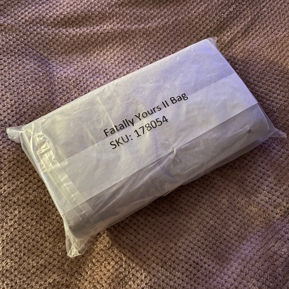 Melt Cosmetics Bailey Sarian Fatally Yours II Wrist Cuff Clutch - Picture 3 of 3